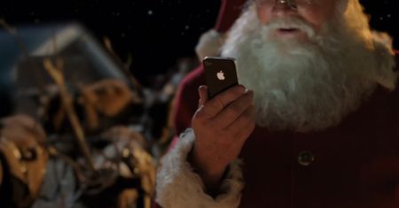 Święty Mikołaj używa iPhone’a 4S do roznoszenia prezentów!