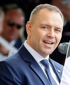 Nowy sondaż. Polacy wskazali, kto ma ustąpić w sporze Tusk-Nawrocki
