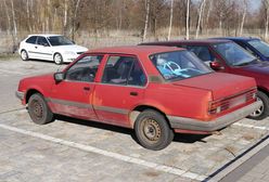 Porzucają stare samochody. Plaga w polskim mieście