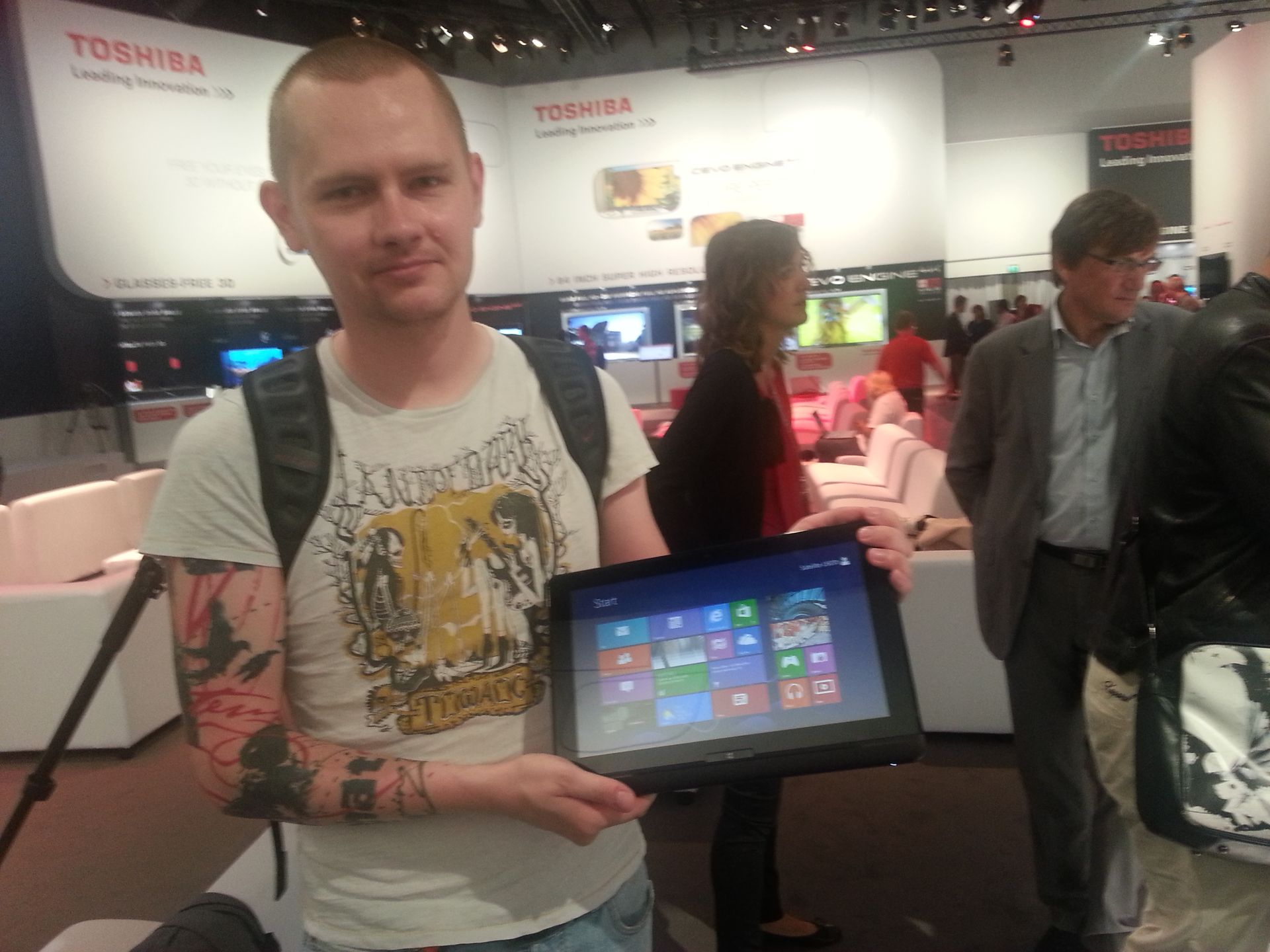 Toshiba Satellite U920t - ultrabook czy tablet? Nie musisz wybierać! [IFA 2012] 4