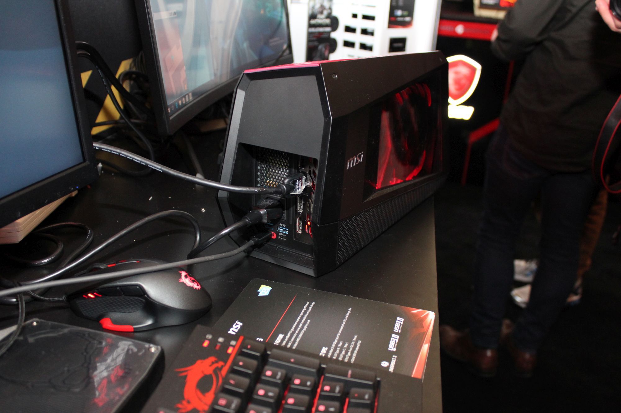 MSI GUS: zewnętrzna stacja dokująca na karty graficzne w nowej odsłonie 3