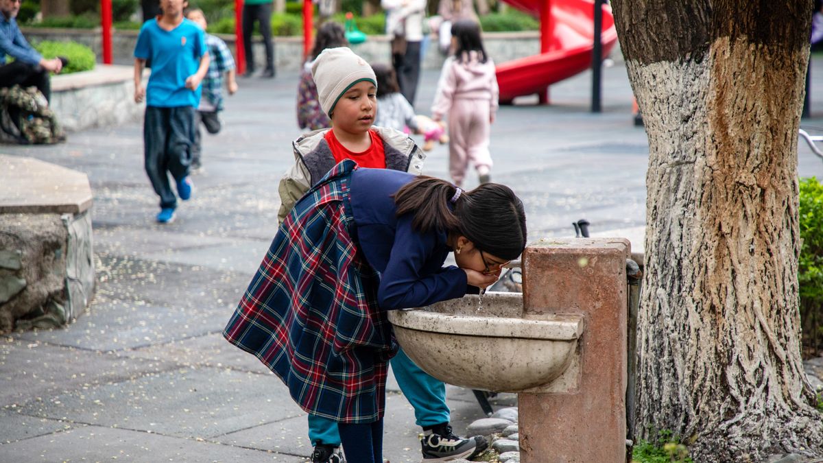 TEHRAN, IRAN - MARCH 26: A child drinks from a water fountain at a park, amid ongoing U.S.-Israeli strikes on March 26, 2026 in Tehran, Iran. The United States and Israel continued their joint attack on Iran that began on February 28. Iran retaliated by firing waves of missiles and drones at Israel, and targeting U.S. allies in the region. (Photo by Majid Saeedi/Getty Images)
