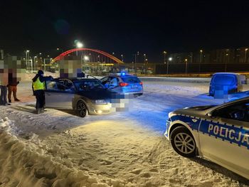 Wejherowo: Pseudokibice pod osłoną nocy wybrali się ekipą malować po elewacjach. Policja zatrzymała 18 osób