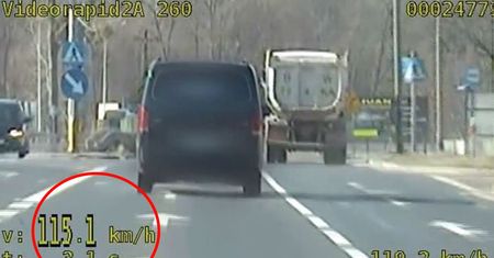Policja zatrzymała karawan. Aż ciężko uwierzyć, ile było na liczniku