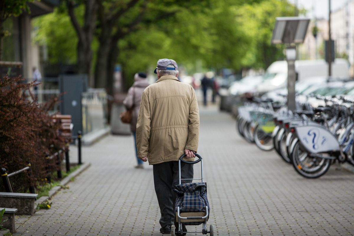 У Польщі шахрайки ошукали літнього чоловіка скориставшись його добротою