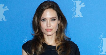 Trik Angeliny Jolie dla pięknych włosów. Jakie patenty gwiazd warto znać?