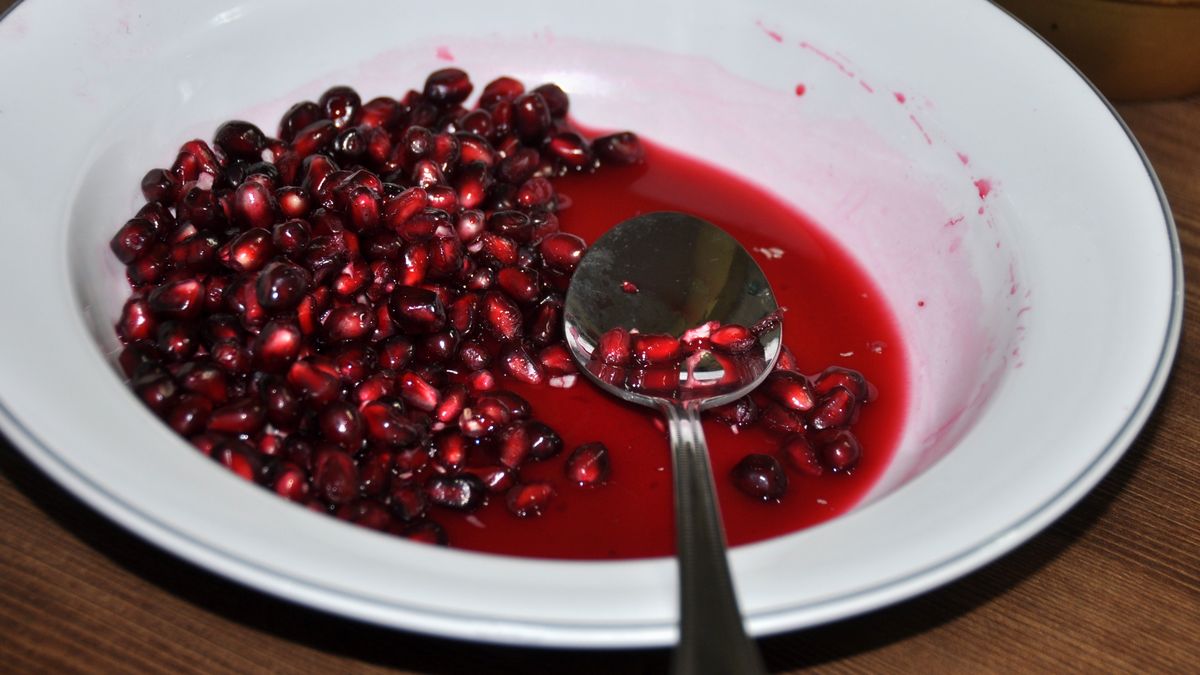 Pomegranate seeds in bowl
Pomegranate seeds in bowl.
jessica solomatenko