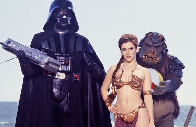 Carrie Fisher jako Leia w towarzystwie Lorda Vadera