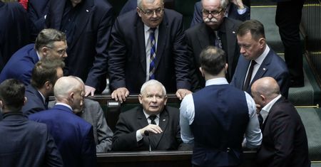 Kancelaria Sejmu wydaje oświadczenie ws. skandalu z Mejzą, w PiS bunt. "Potępiamy zachowanie"