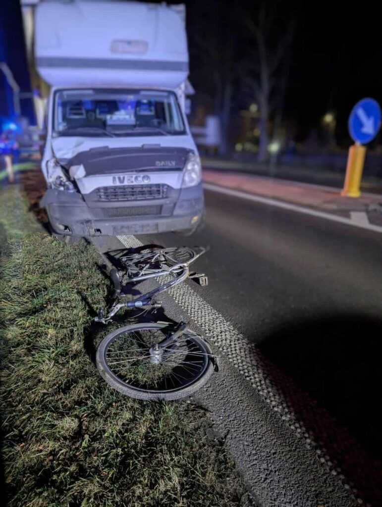 DK10: Kolejny śmiertelny wypadek. Nie żyje rowerzysta, który został potrącony przez dostawczaka na przejściu dla pieszych