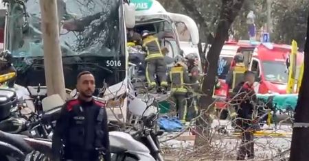 Zderzenie autokarów w Barcelonie. Dziesiątki rannych