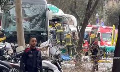 Zderzenie autokarów w Barcelonie. Dziesiątki rannych