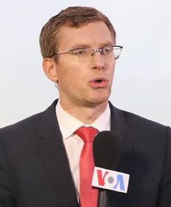 Jego relacje z Kijowa są hitem sieci. Dziennikarz mówi w sześciu językach