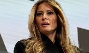 Pojawiła się na premierze własnego filmu. Tak zachował się jej mąż