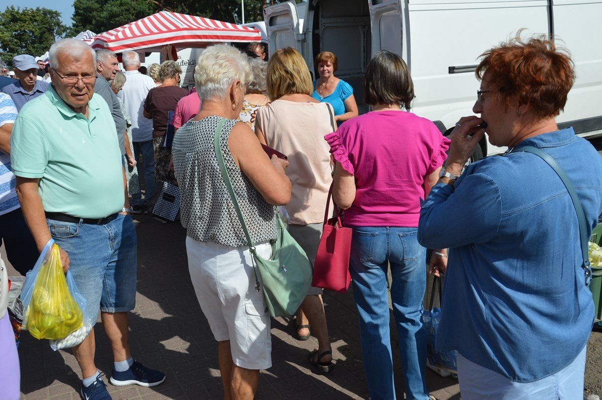 Duża kolejka po wyjatkowo dobre śliwki