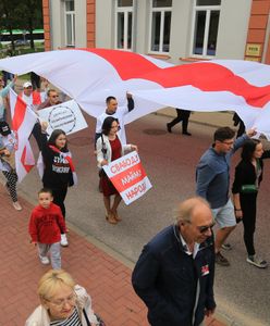 Warszawa. Rocznica wyborów na Białorusi. Reklamy w metrze promują zbiórkę