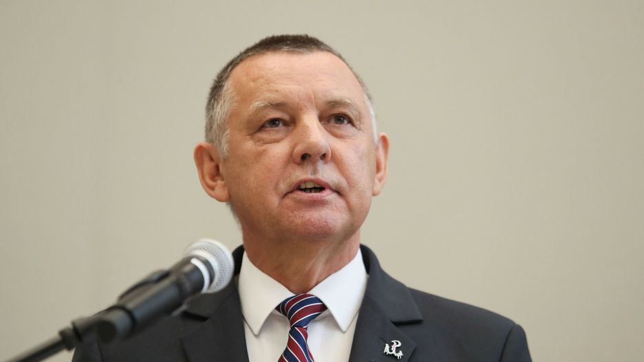 Prezes NIK o wniosku prokuratury o uchylenie mu immunitetuFot. Piotr Molecki/East News, Warszawa, 18.10.2021. Konferencja prasowa szefa Najwyzszej Izby Kontroli Mariana Banasia dotyczaca postepowania w sprawie, w ktorej prokuratura zlozyla wniosek o uchylenie mu immunitetu.
N/z: Marian BanasPiotr Molecki