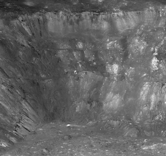 Ściana krateru (fot. NASA)