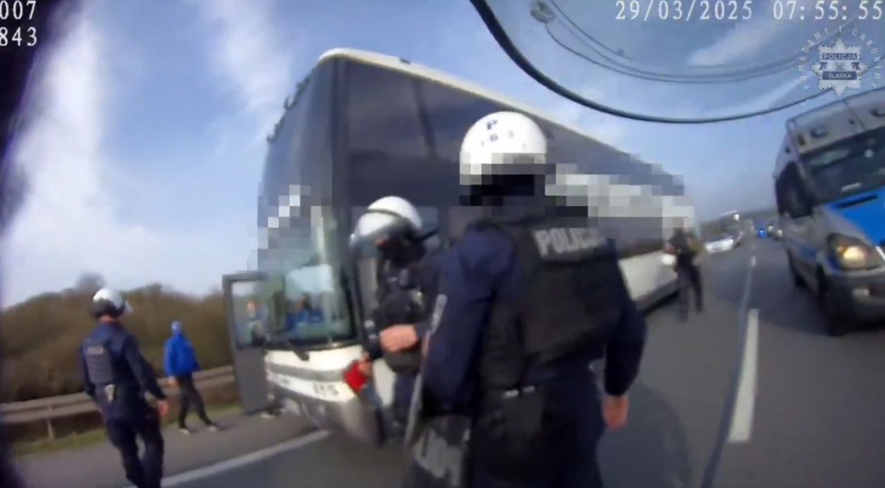 Szybka interwencja policji zapobiegła starciu kibiców na A4