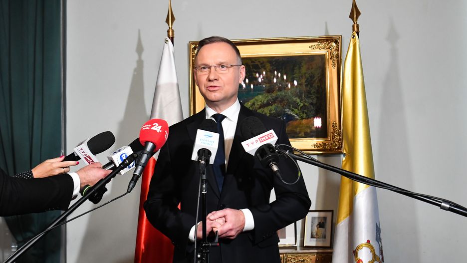 Andrzej Duda
Rzym, W�ochy, 16.10.2023. Prezydent RP Andrzej Duda podczas wypowiedzi dla medi�w w ambasadzie RP w Rzymie, 16 bm. Prezydent Duda przebywa z wizyt� we W�oszech i w Watykanie. (sko) PAP/Andrzej Lange
Andrzej Lange
konferencja, polityk, polityka, prezydent, wizyta