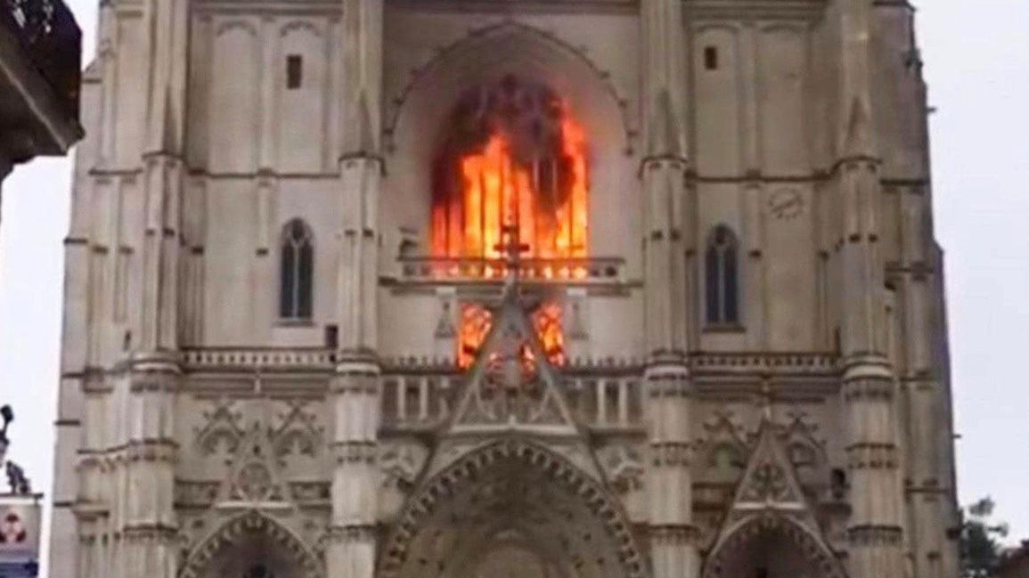Francja. Pożar w katedrze św. Piotra i Pawła w Nantes. Jaka jest jej historia?