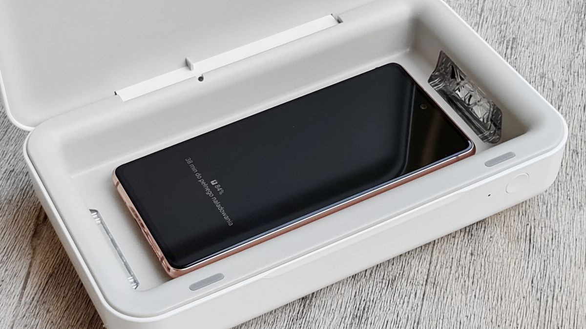 Gadżet na miarę 2020 roku. Zdezynfekuje smartfon i jeszcze go naładuje 1