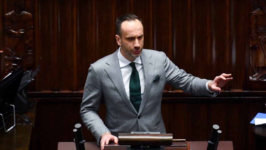 Janusz Kowalski
Warszawa, 15.12.2022. Wiceminister rolnictwa i rozwoju wsi Janusz Kowalski na sali obrad Sejmu w Warszawie, 15 bm. Sejm kontynuuje obrady. Odb�dzie si� pierwsze czytanie projektu noweli ustawy o S�dzie Najwy�szym, w planach s� tak�e g�osowania nad stanowiskami Senatu. (amb) PAP/Piotr Nowak
Piotr Nowak
obrad, obrady, polityk, polityka, posiedzenie, sala, sejm, 9 9. IX kadencja obrad obrady, nowela, ustawa