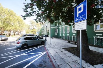 Radni stracą miejsca parkingowe? Jest rozwiązanie, które może ucieszyć kierowców