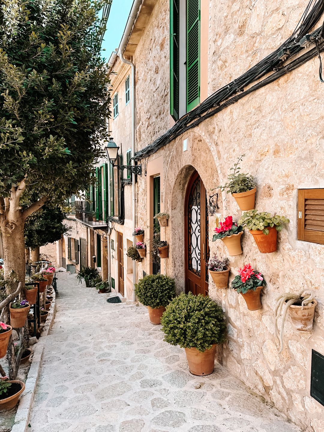 Valldemossa zachwyca labiryntem uliczek