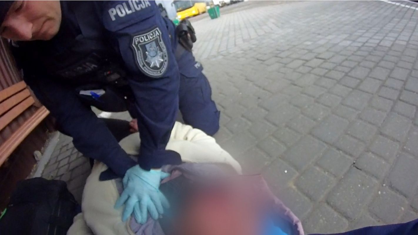 Losem kobiety zainteresował się wyłącznie patrol policji
