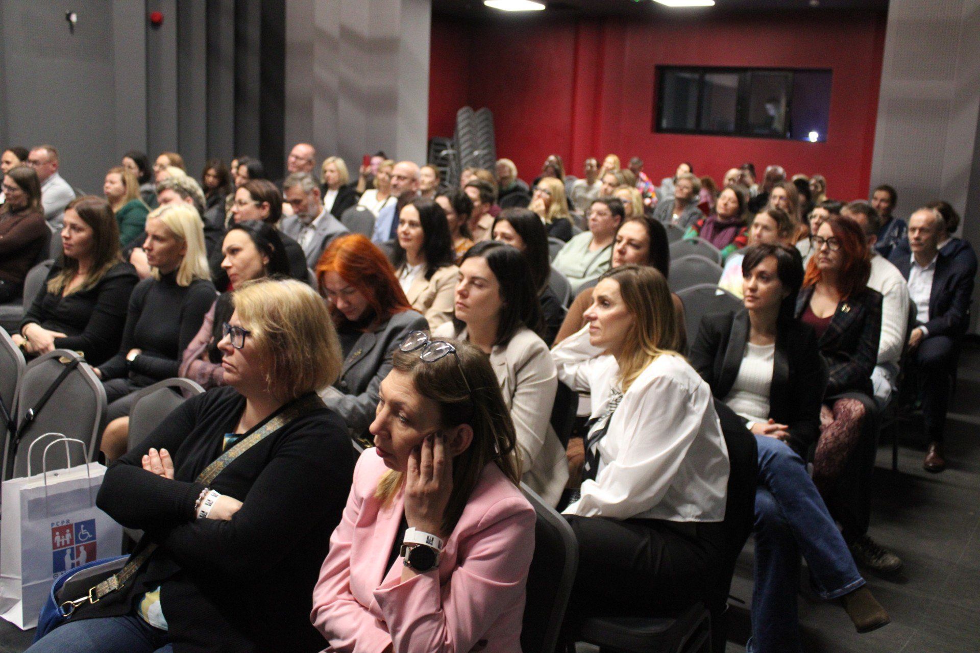 PCPR w Gnieźnie zorganizował konferencję o rodzinach zastępczych z udziałem Magdaleny Różczki