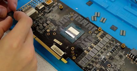 Szalony pomysł rosyjskiego entuzjasty - karta GeForce RTX 2070 z podwojoną dawką VRAM