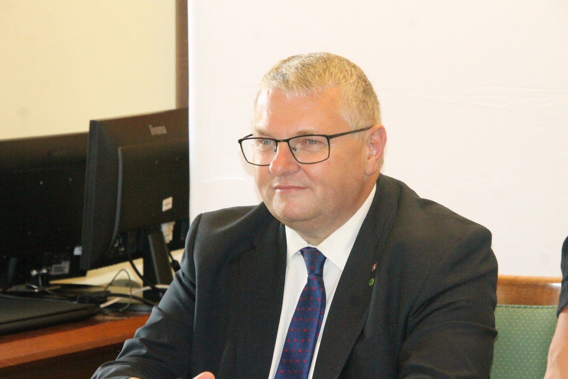 Umowy o dofinansowania podpisali wicemarszałek Województwa Wielkopolskiego Krzysztof Grabowski wraz z włodarzami gmin