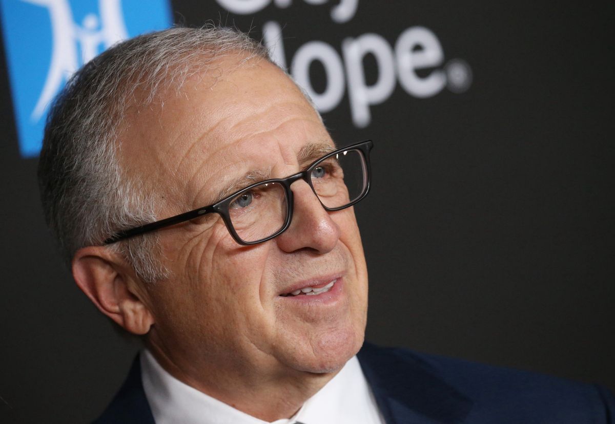 Irving Azoff zaszczepił się poza kolejką