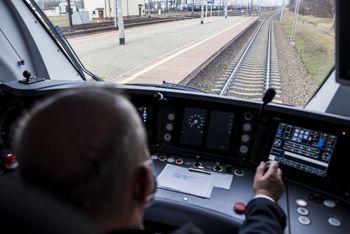 Ci pracownicy są poszukiwani w Wielkopolsce w 2025 roku. W tych zawodach najłatwiej o pracę. Sprawdź prognozę