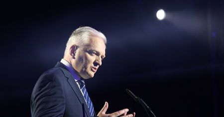 Jarosław Gowin życzy TVN24. Padły słowa o "kolejnych dekadach rozwoju"