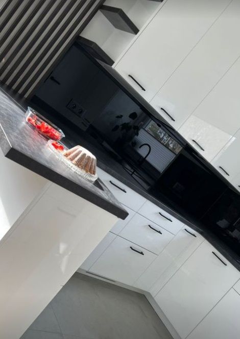 Panel na ścianie ożywia aranżację