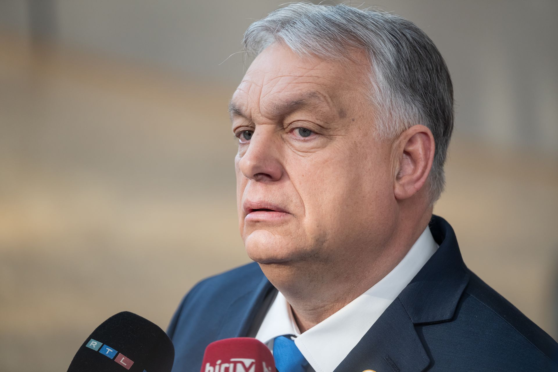 Węgry: rośnie poparcie dla opozycji, Orban przegrywa w większości kategorii