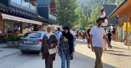 Tatry zalane przez turystów. "Usłyszeć można obce języki"