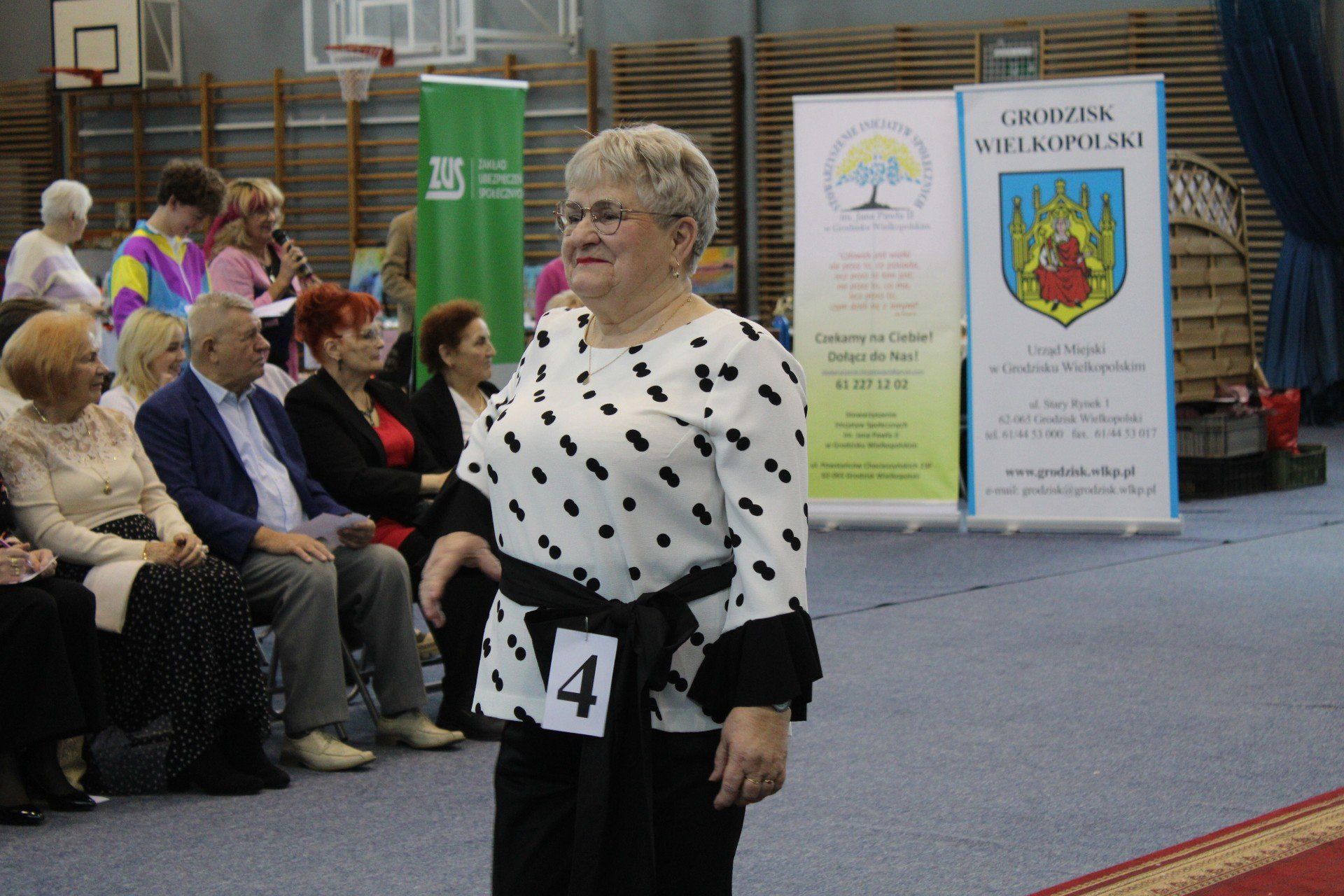 Teatr, wspólny śpiew, pokazy mody i rękodzieło. Za nami Grodziskie Targi Senioralne.