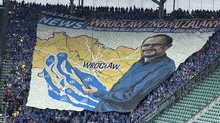 "Wrocław znowu zalany". Kibice Ruchu Chorzów przesadzili z oprawą?