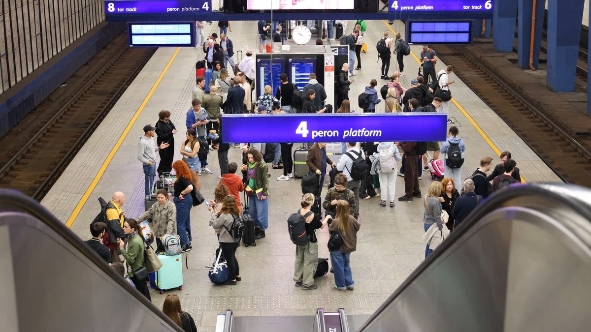 Dworzec Centralny
Albert Zawada
Dworzec Centralny, opóżnienia, PKP Intercity, pociąg, pociągi, protest, dworzec, kolej, kolejowy, transport