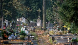 Zdewastowano nagrobek ofiary katastrofy smoleńskiej. "Haniebny czyn"