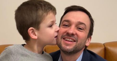 Tatuaż, który "mówi". Tak chce "porozmawiać" ze swoim synem