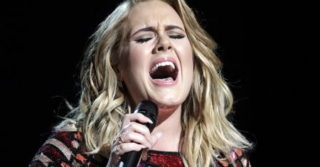 Adele pozamiatała. Wprost nawiązuje do byłego męża