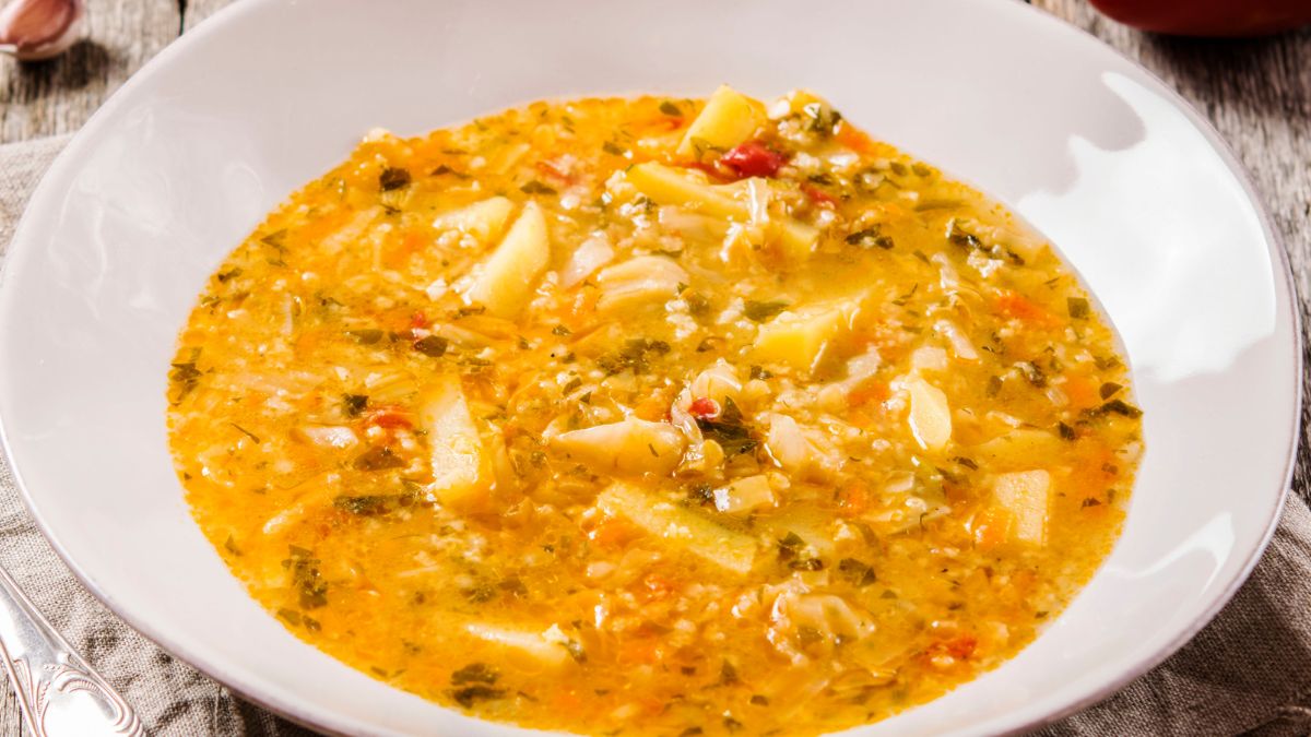 Kapuśniak z dodatkiem pożywnej kaszy jęczmiennej