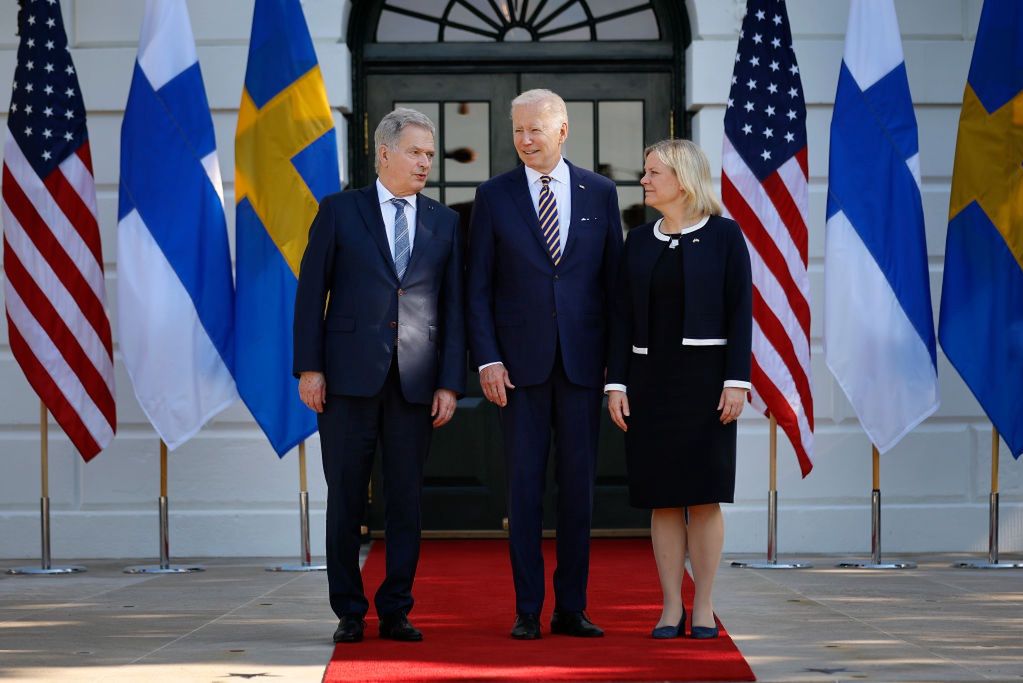 Joe Biden z prezydentem Finlandii i premierką Szwecji 