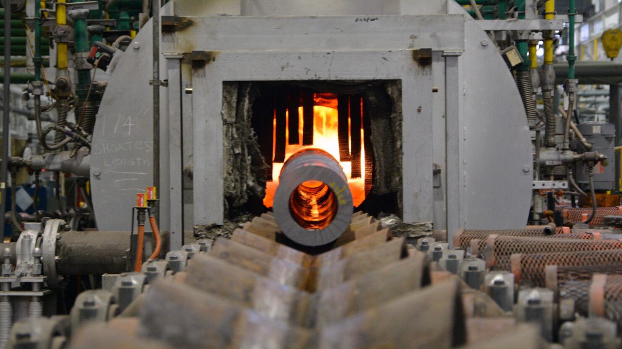 Barrel cal. 155 mm during the production process in Watervliet.