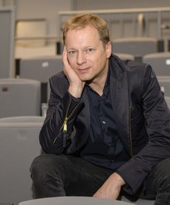 Maciej Stuhr "gotuje" dla żony. Szprotki i twaróg