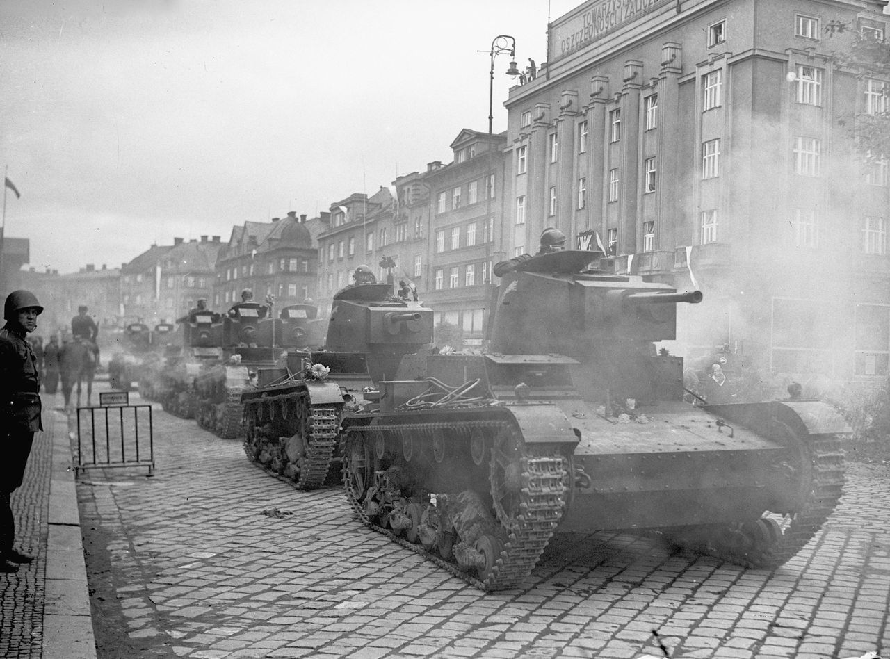 Polskie czołgi 7TP podczas zajmowania Zaolzia